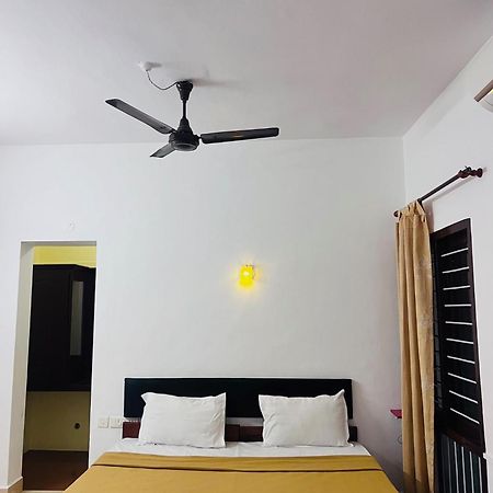 Hotel Sunday - Townhouse Club Airport Trivandrum Thiruvananthapuram Екстериор снимка