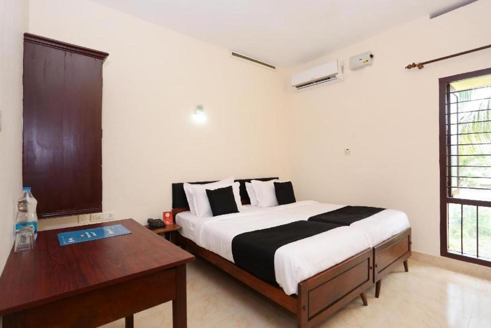 Hotel Sunday - Townhouse Club Airport Trivandrum Thiruvananthapuram Екстериор снимка