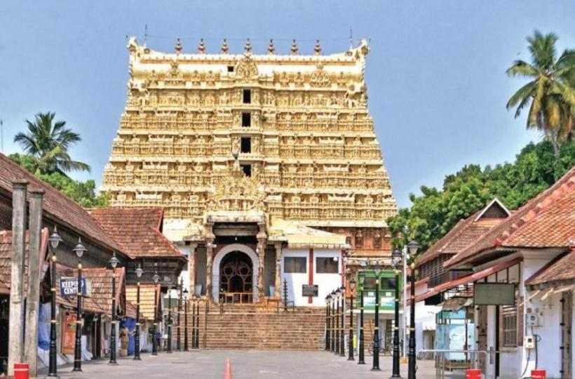 Hotel Sunday - Townhouse Club Airport Trivandrum Thiruvananthapuram Екстериор снимка
