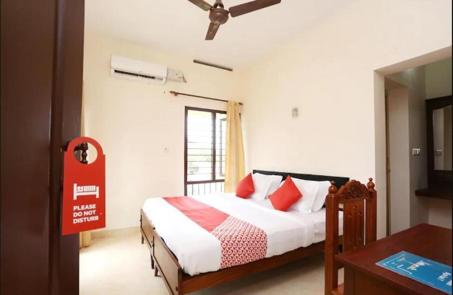 Hotel Sunday - Townhouse Club Airport Trivandrum Thiruvananthapuram Екстериор снимка