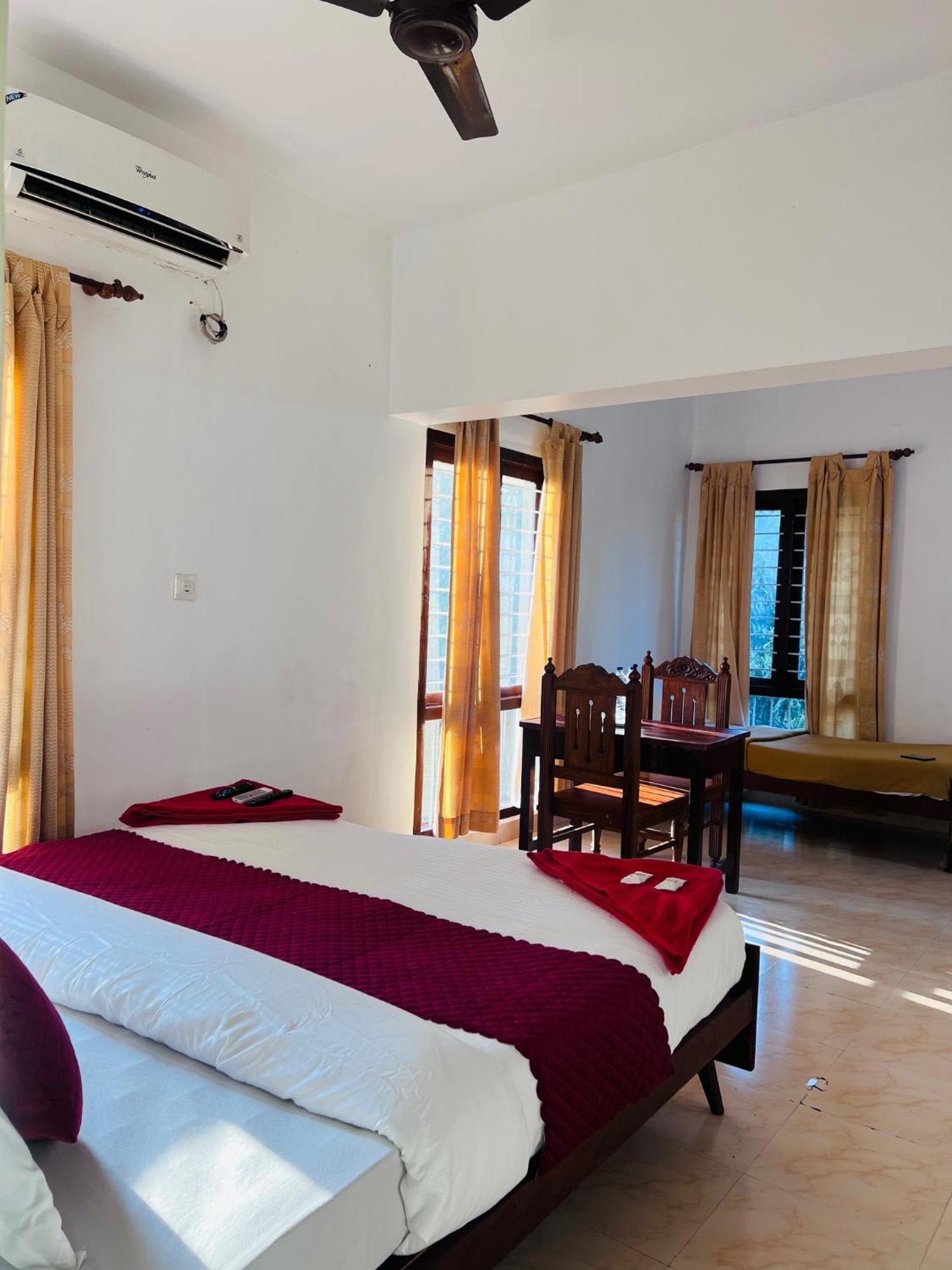 Hotel Sunday - Townhouse Club Airport Trivandrum Thiruvananthapuram Екстериор снимка
