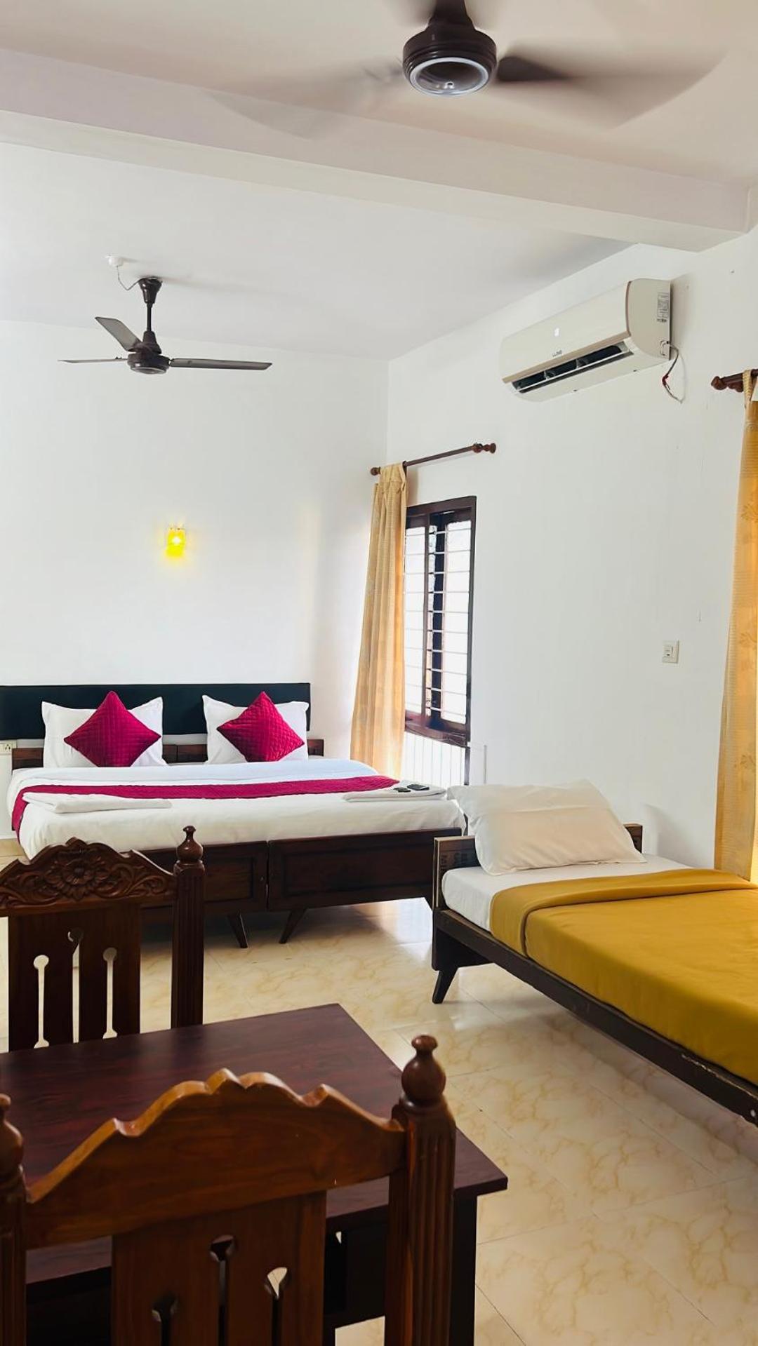 Hotel Sunday - Townhouse Club Airport Trivandrum Thiruvananthapuram Екстериор снимка
