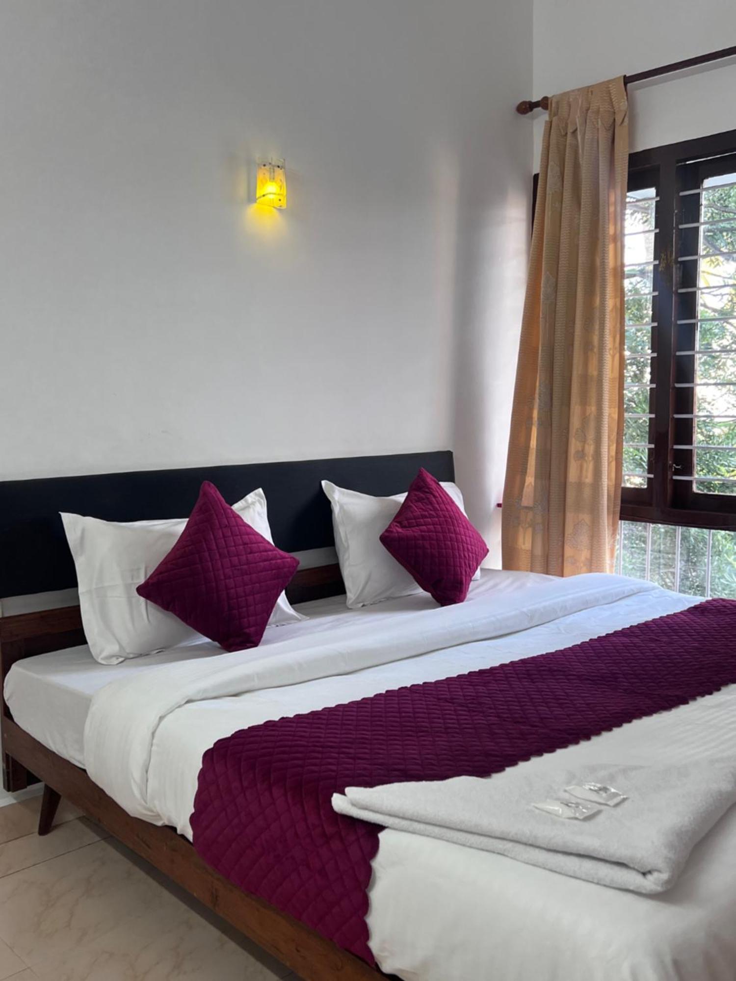Hotel Sunday - Townhouse Club Airport Trivandrum Thiruvananthapuram Екстериор снимка