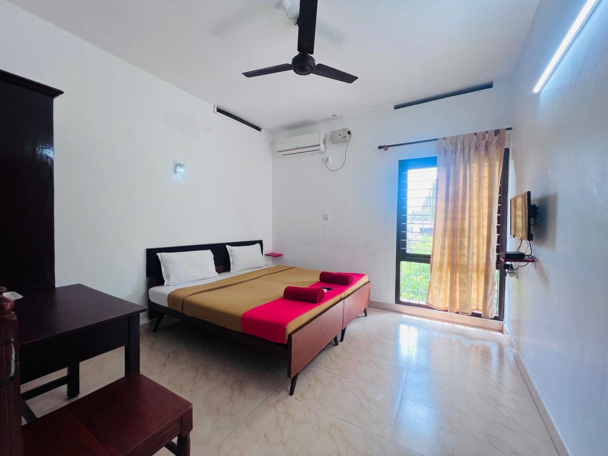 Hotel Sunday - Townhouse Club Airport Trivandrum Thiruvananthapuram Екстериор снимка