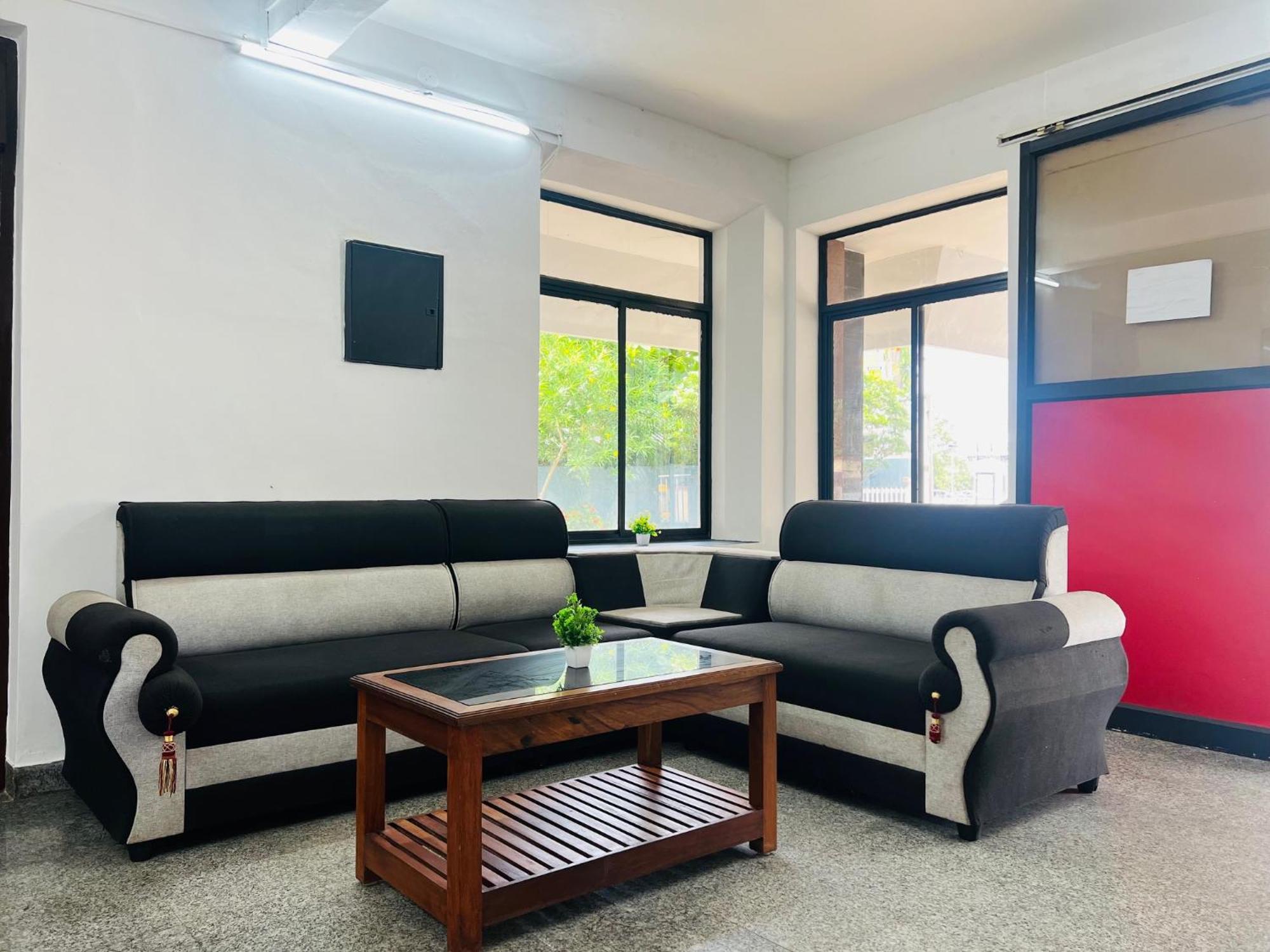 Hotel Sunday - Townhouse Club Airport Trivandrum Thiruvananthapuram Екстериор снимка