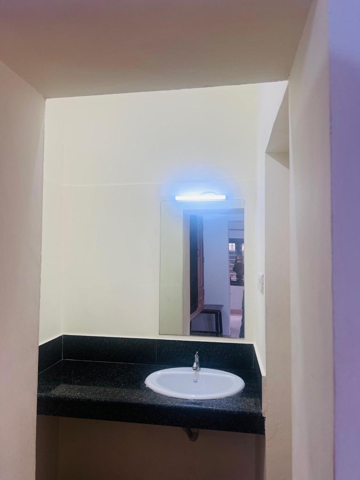 Hotel Sunday - Townhouse Club Airport Trivandrum Thiruvananthapuram Екстериор снимка