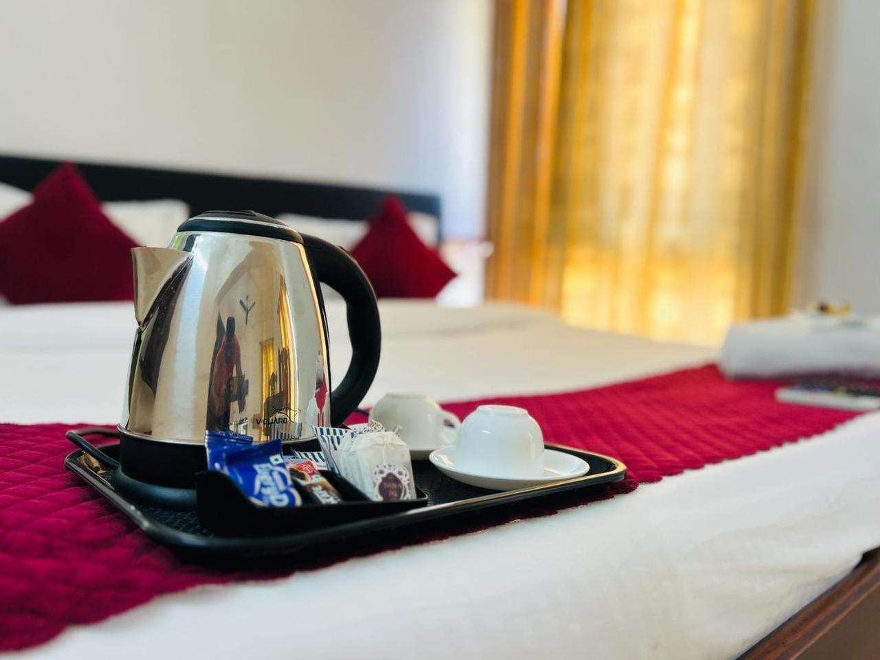 Hotel Sunday - Townhouse Club Airport Trivandrum Thiruvananthapuram Екстериор снимка