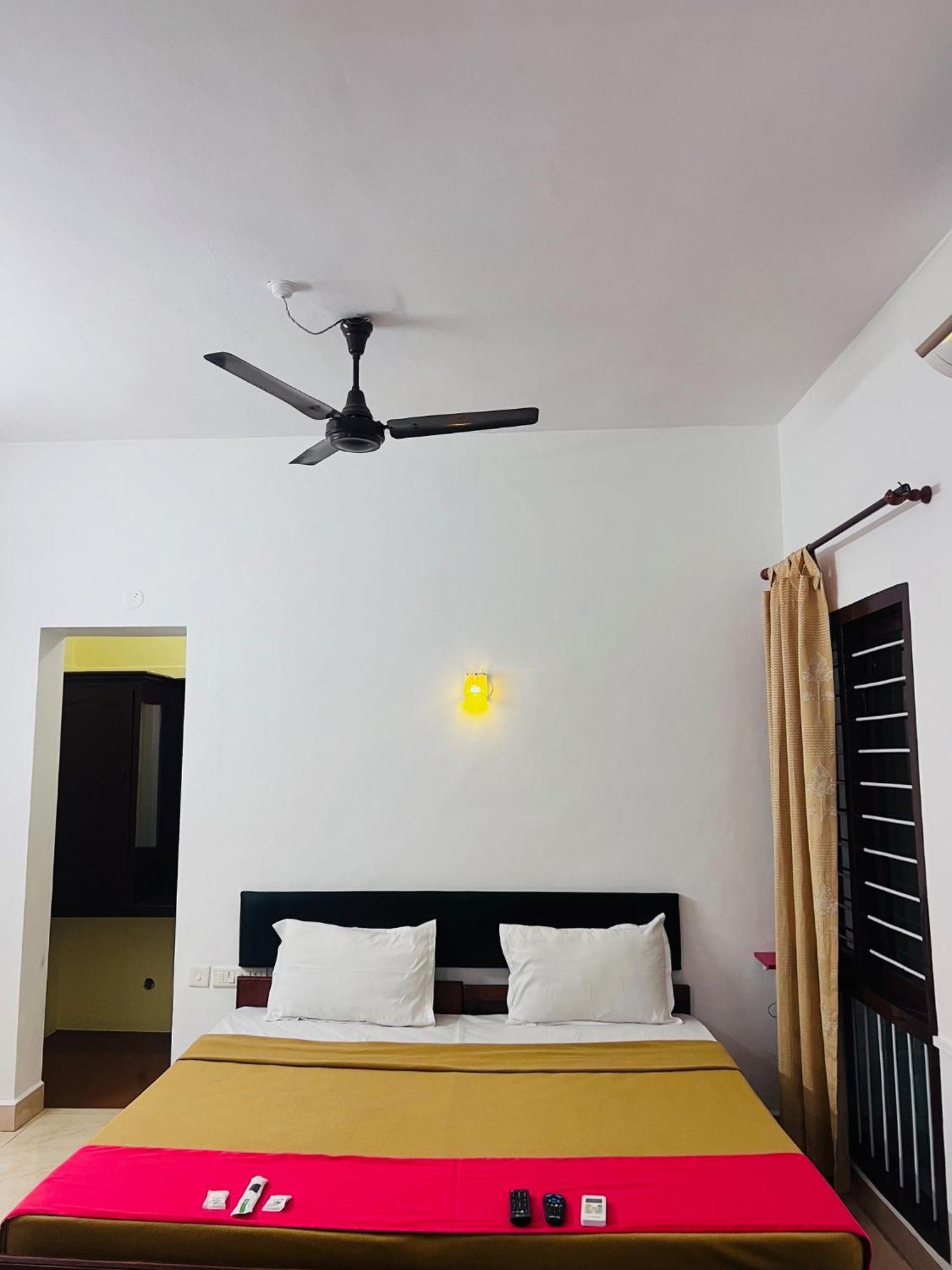Hotel Sunday - Townhouse Club Airport Trivandrum Thiruvananthapuram Екстериор снимка