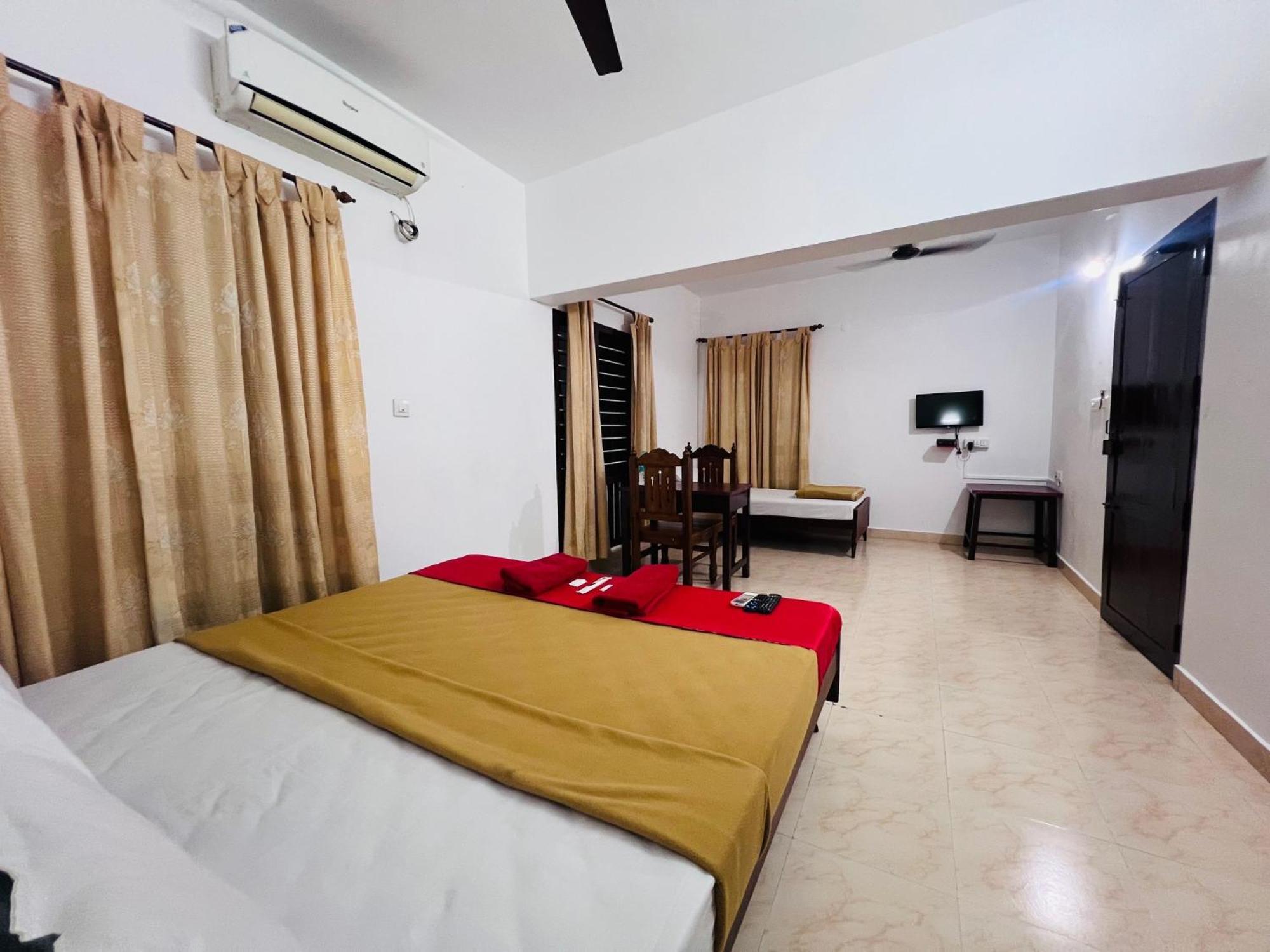 Hotel Sunday - Townhouse Club Airport Trivandrum Thiruvananthapuram Екстериор снимка