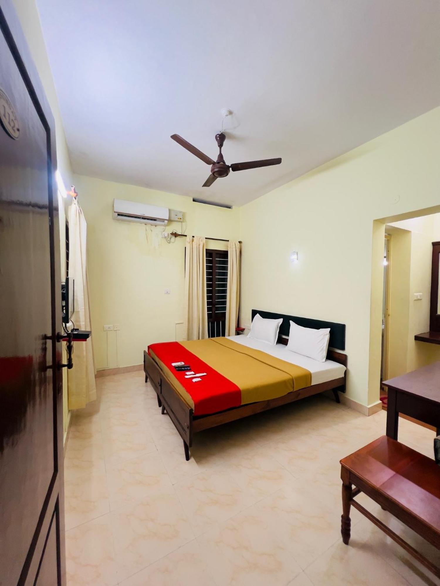 Hotel Sunday - Townhouse Club Airport Trivandrum Thiruvananthapuram Екстериор снимка