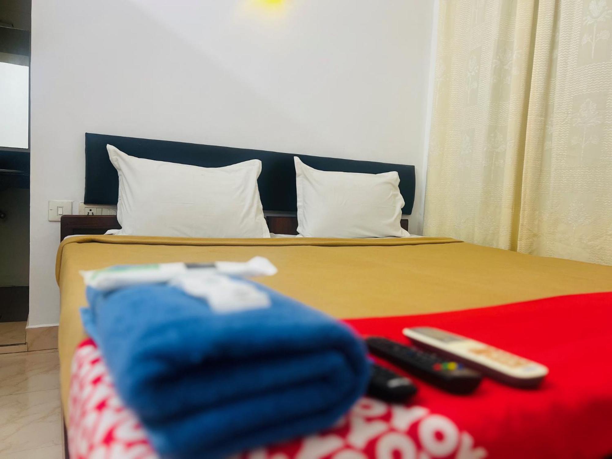Hotel Sunday - Townhouse Club Airport Trivandrum Thiruvananthapuram Екстериор снимка